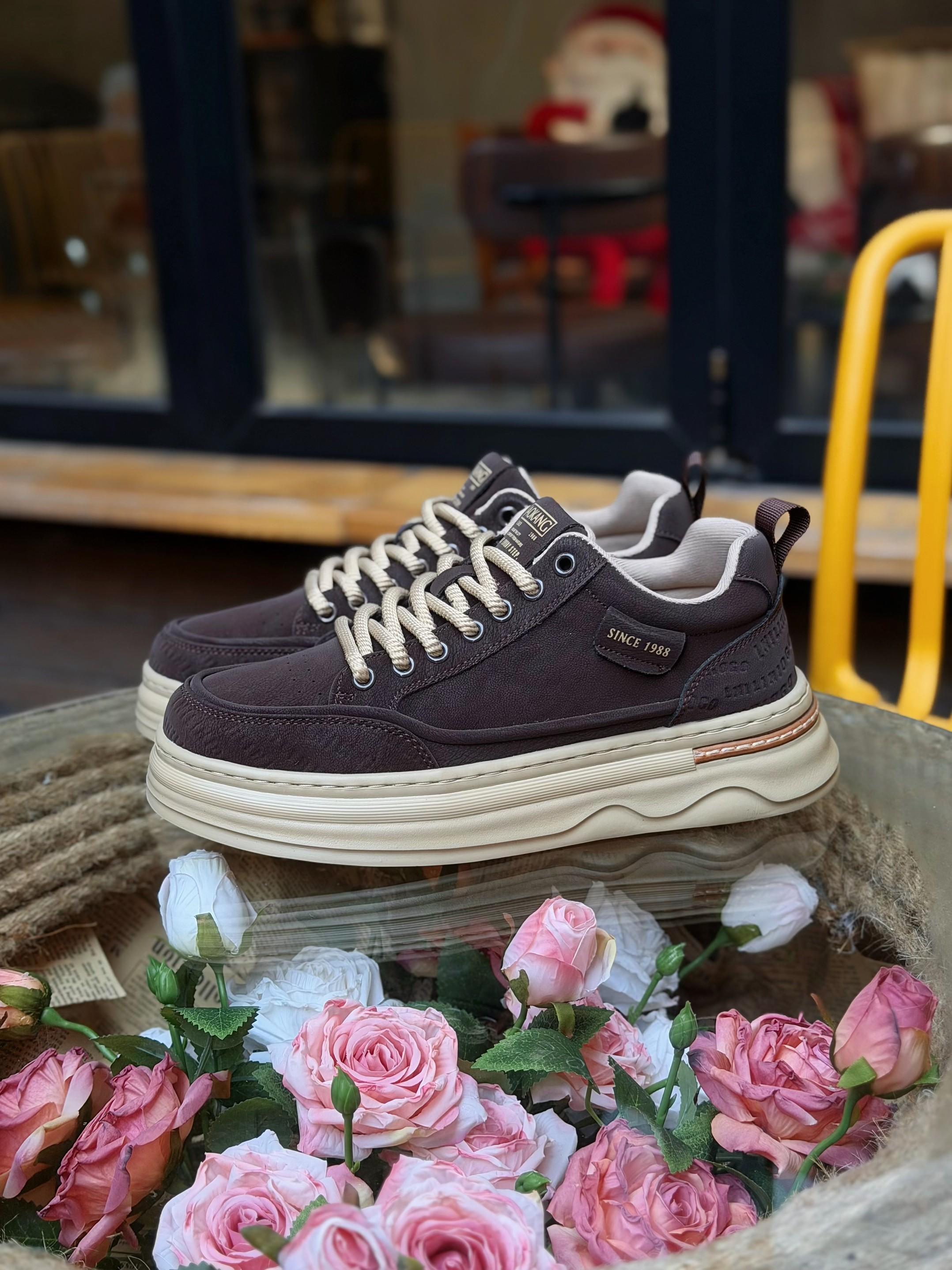 这双栗子褐色厚底板鞋,把冬日暖意踩在脚下!